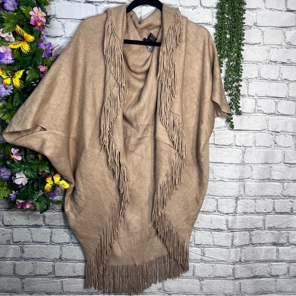 .!💙2/$40💙Layers By Lizden Fringe Oversize Tasseled Shawl/Cardigan One Size - Picture 2 of 16